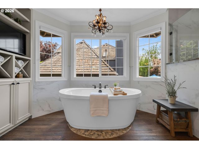 5676 SOUTHWOOD Dr, Lake Oswego, OR 97035
