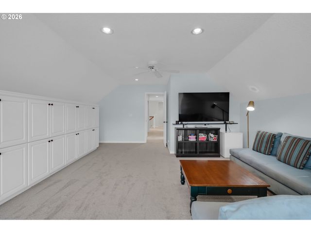 5676 SOUTHWOOD Dr, Lake Oswego, OR 97035