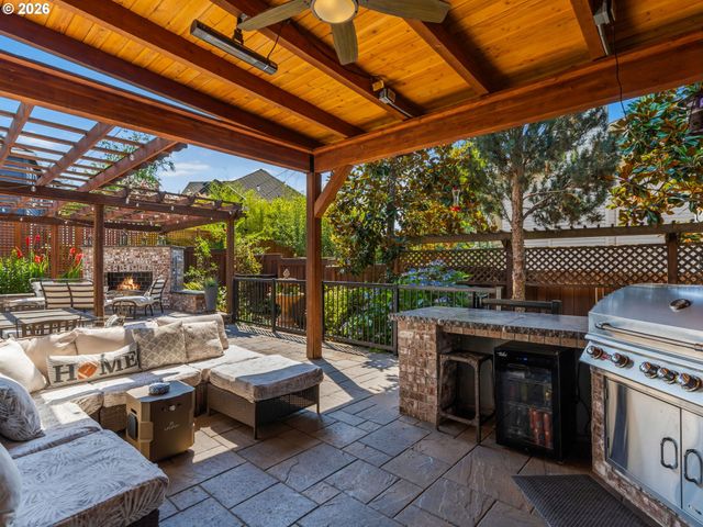 5676 SOUTHWOOD Dr, Lake Oswego, OR 97035