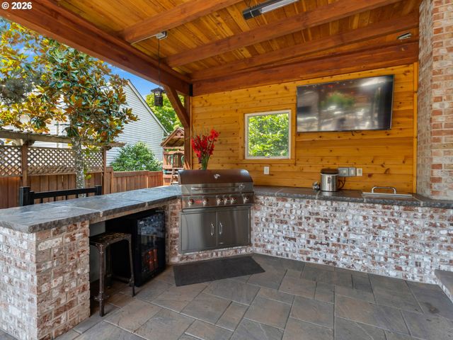 5676 SOUTHWOOD Dr, Lake Oswego, OR 97035