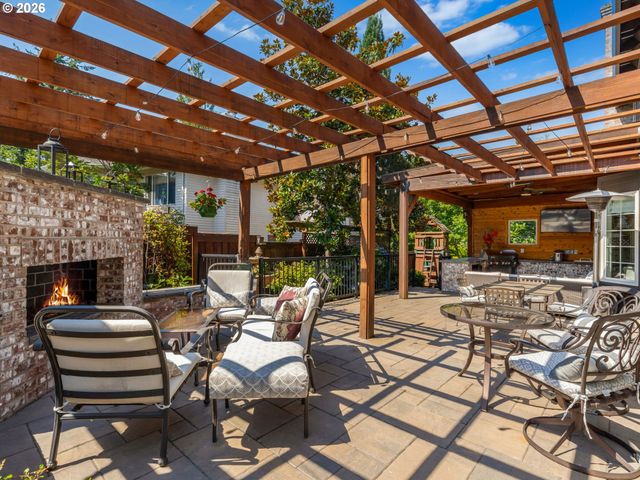 5676 SOUTHWOOD Dr, Lake Oswego, OR 97035