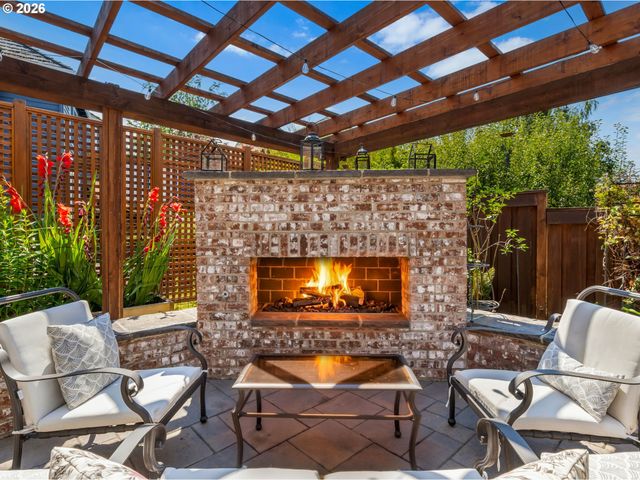 5676 SOUTHWOOD Dr, Lake Oswego, OR 97035