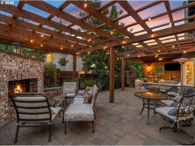 5676 SOUTHWOOD Dr, Lake Oswego, OR 97035