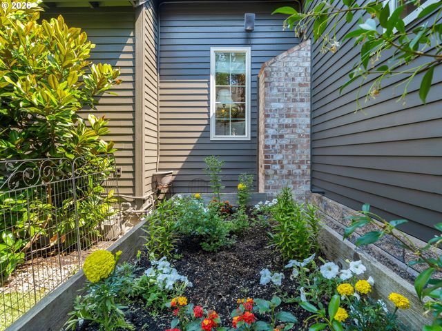 5676 SOUTHWOOD Dr, Lake Oswego, OR 97035
