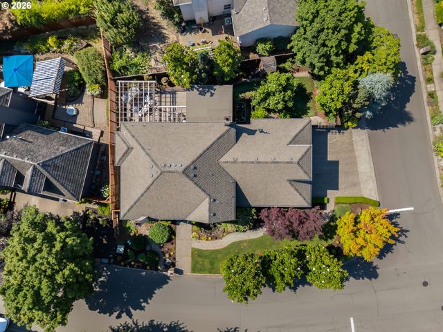 5676 SOUTHWOOD Dr, Lake Oswego, OR 97035