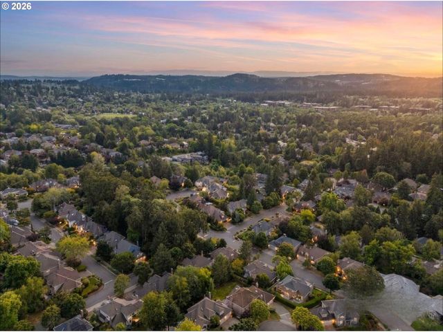 5676 SOUTHWOOD Dr, Lake Oswego, OR 97035