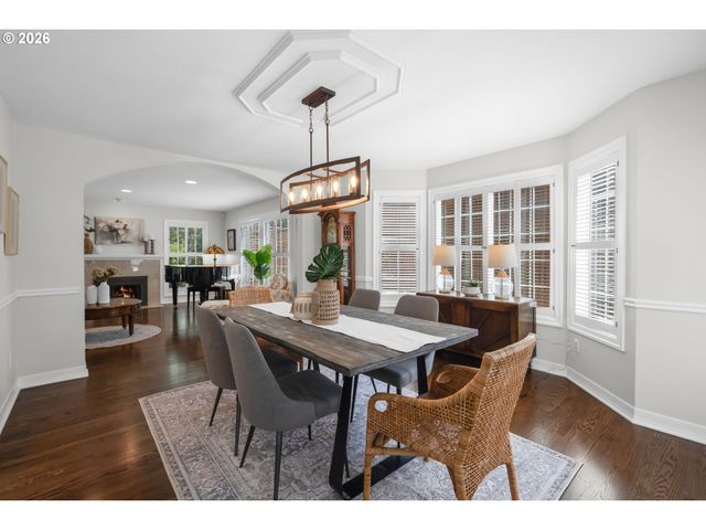 5676 SOUTHWOOD Dr, Lake Oswego, OR 97035