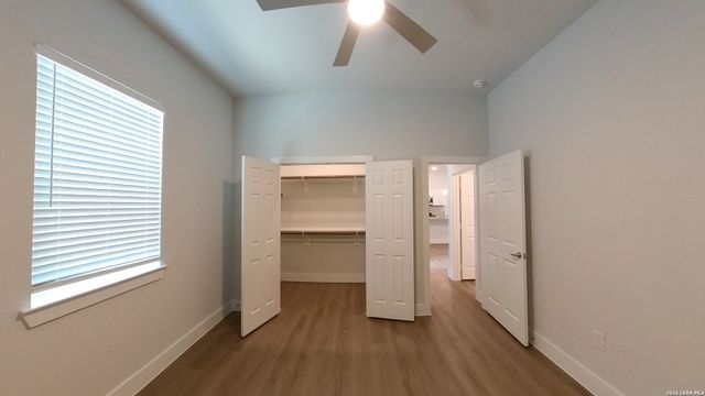 330 E Carson St Apt 1303, San Antonio, TX 78208