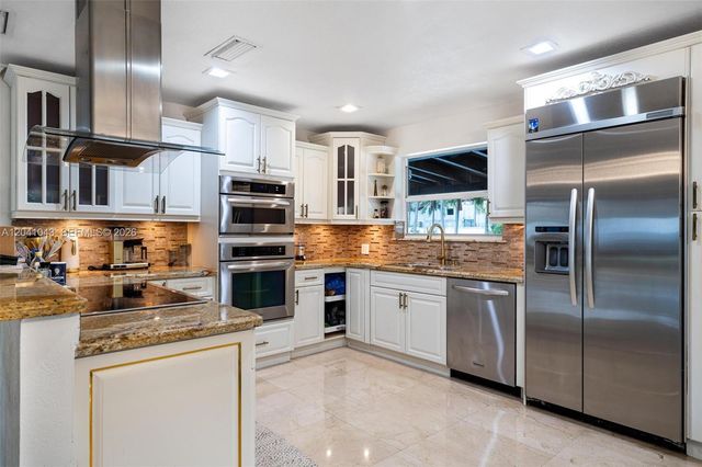 3220 NE 164th St, North Miami Beach, FL 33160