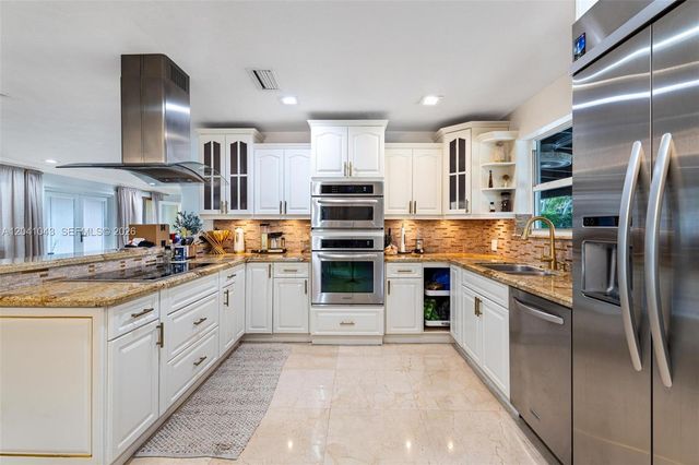 3220 NE 164th St, North Miami Beach, FL 33160