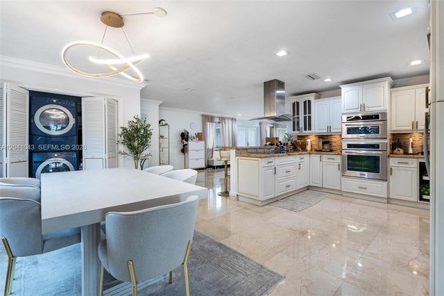 3220 NE 164th St, North Miami Beach, FL 33160