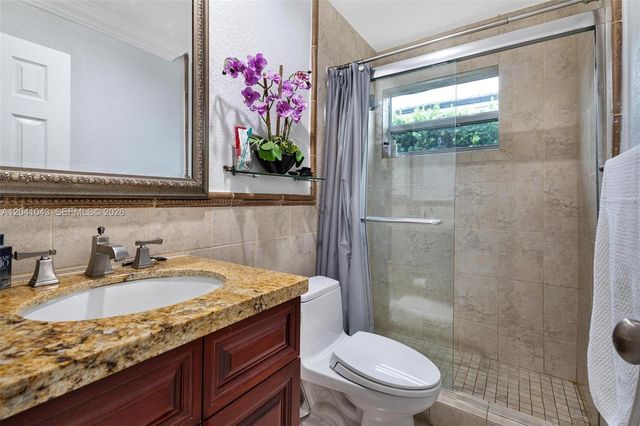 3220 NE 164th St, North Miami Beach, FL 33160