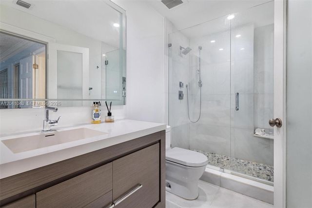 3220 NE 164th St, North Miami Beach, FL 33160