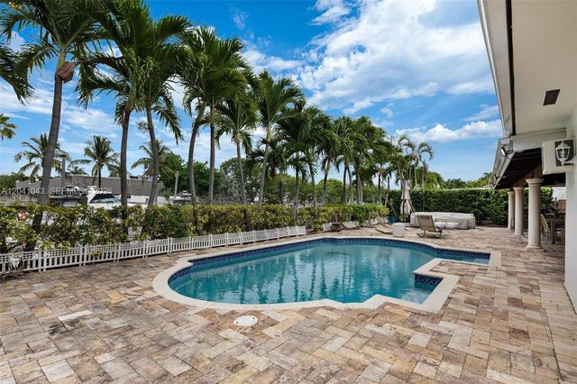 3220 NE 164th St, North Miami Beach, FL 33160