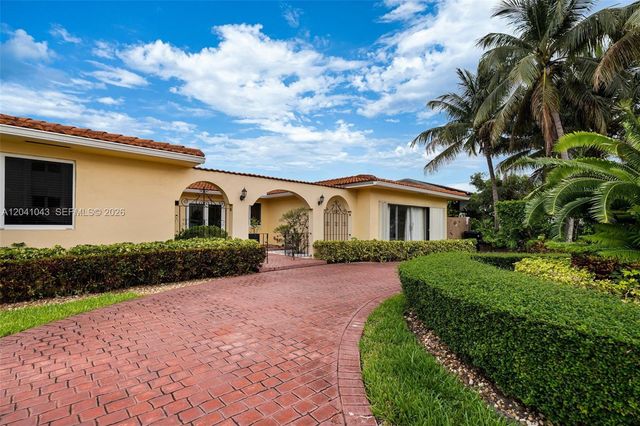 3220 NE 164th St, North Miami Beach, FL 33160