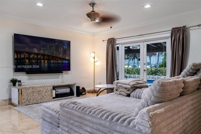3220 NE 164th St, North Miami Beach, FL 33160
