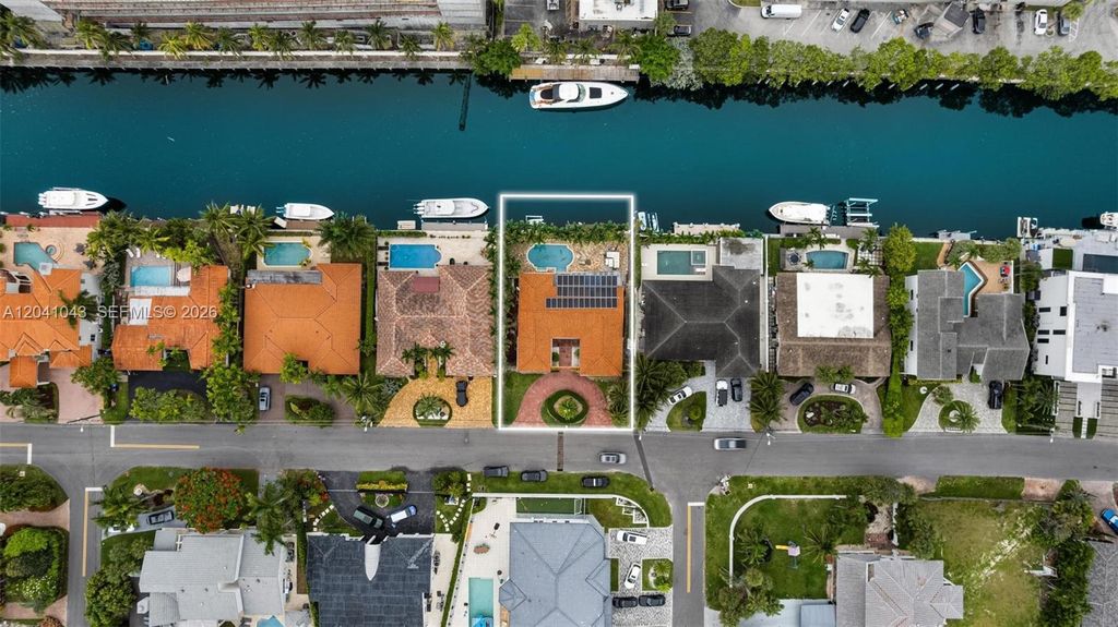 3220 NE 164th St, North Miami Beach, FL 33160