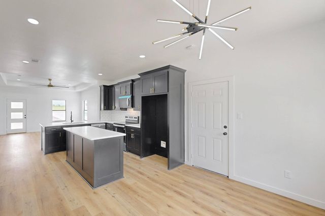 911 E Calhoun Street, Rice, TX 75155