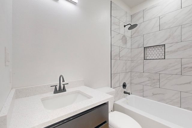 911 E Calhoun Street, Rice, TX 75155