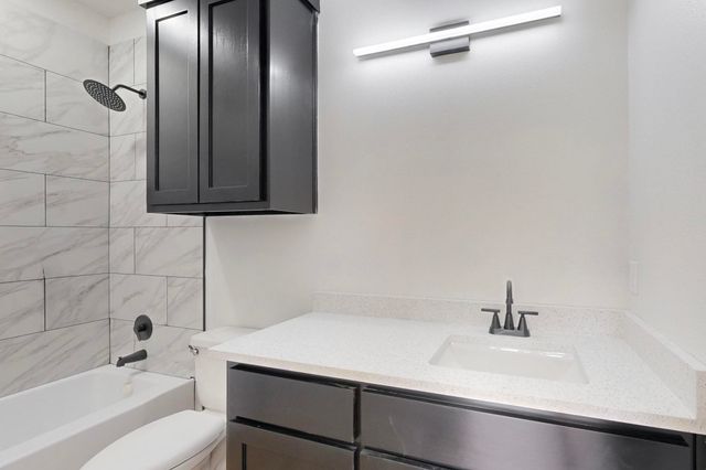 911 E Calhoun Street, Rice, TX 75155