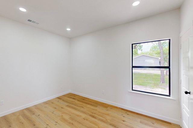 911 E Calhoun Street, Rice, TX 75155