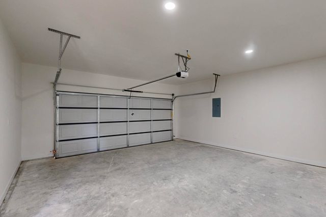 911 E Calhoun Street, Rice, TX 75155