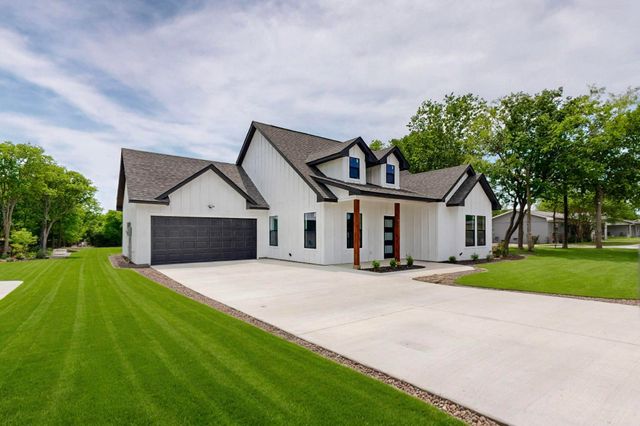 911 E Calhoun Street, Rice, TX 75155