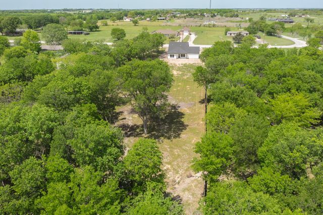 911 E Calhoun Street, Rice, TX 75155