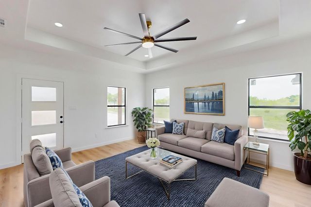 911 E Calhoun Street, Rice, TX 75155