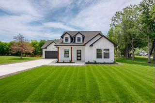 911 E Calhoun Street, Rice, TX 75155