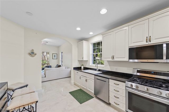 9097 Cherry Oaks TRL 9, Naples, FL 34114