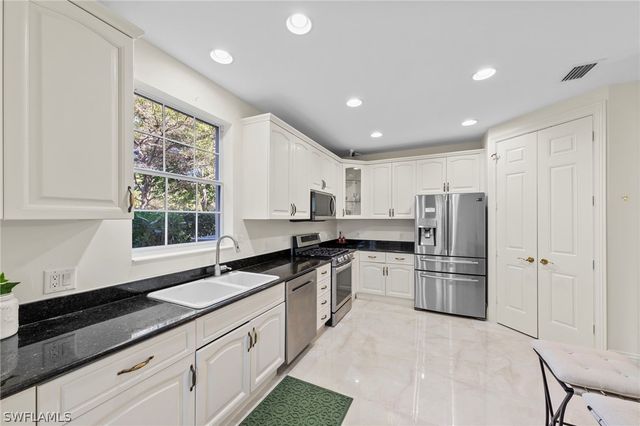 9097 Cherry Oaks TRL 9, Naples, FL 34114