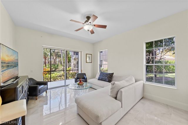 9097 Cherry Oaks TRL 9, Naples, FL 34114