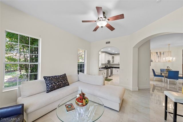 9097 Cherry Oaks TRL 9, Naples, FL 34114