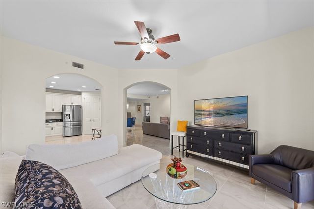 9097 Cherry Oaks TRL 9, Naples, FL 34114