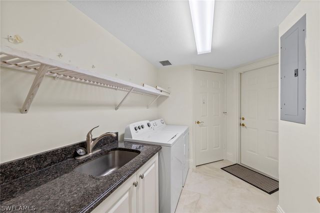 9097 Cherry Oaks TRL 9, Naples, FL 34114