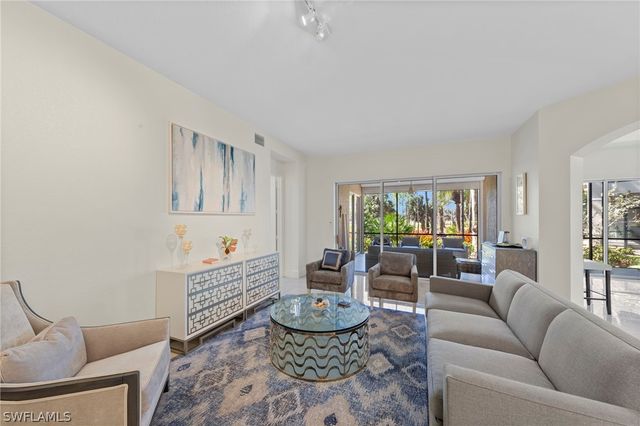 9097 Cherry Oaks TRL 9, Naples, FL 34114