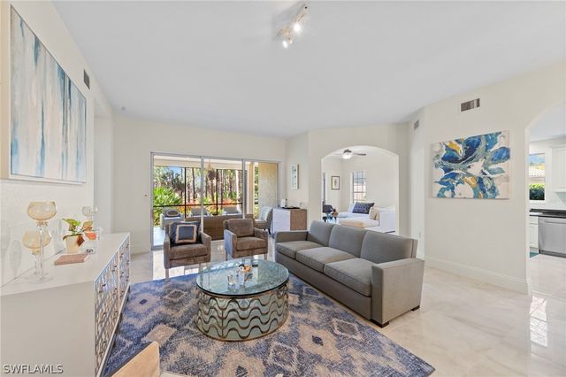 9097 Cherry Oaks TRL 9, Naples, FL 34114