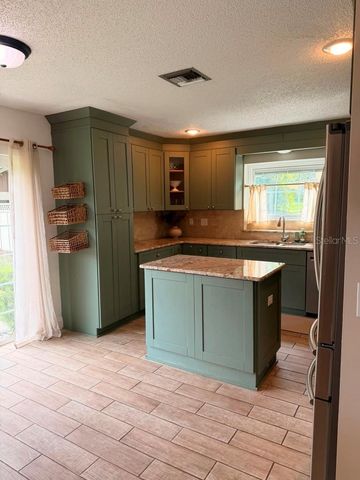 725 LAKE AVENUE, Altamonte Springs, FL 32701
