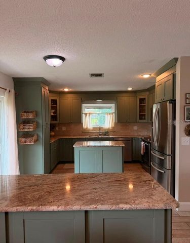 725 LAKE AVENUE, Altamonte Springs, FL 32701