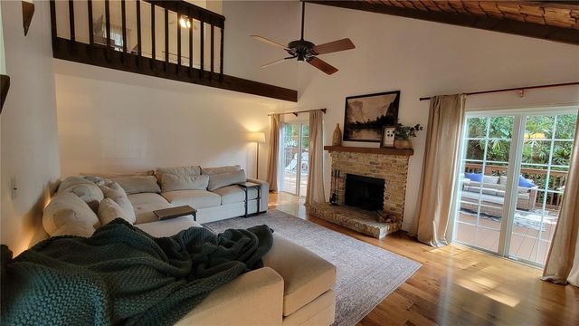 725 LAKE AVENUE, Altamonte Springs, FL 32701