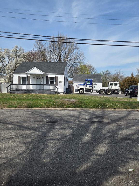 253 Peterson Street, Brentwood, NY 11717