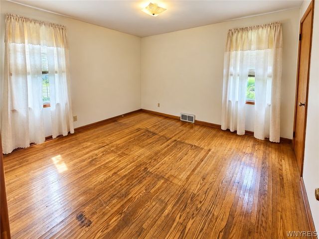 4596 Creek Road, Lewiston, NY 14092