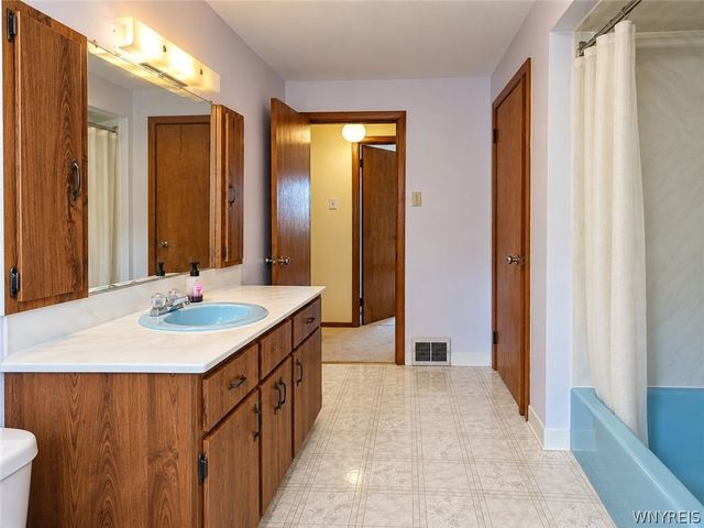 4596 Creek Road, Lewiston, NY 14092