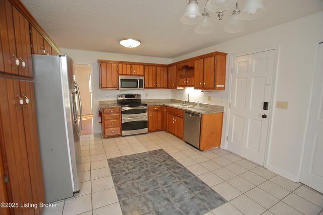 2628 Cedar Point Rd, La Grange, KY 40031