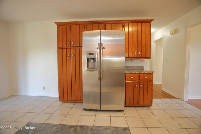 2628 Cedar Point Rd, La Grange, KY 40031