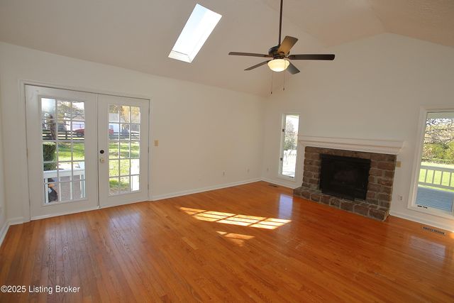 2628 Cedar Point Rd, La Grange, KY 40031