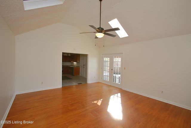 2628 Cedar Point Rd, La Grange, KY 40031