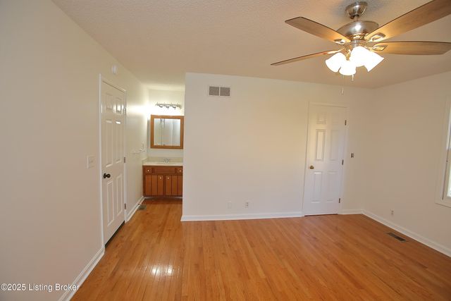 2628 Cedar Point Rd, La Grange, KY 40031