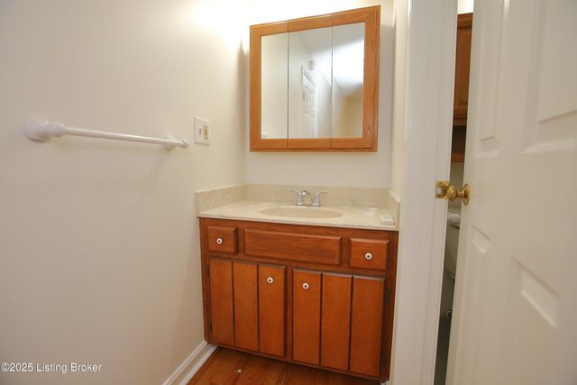 2628 Cedar Point Rd, La Grange, KY 40031